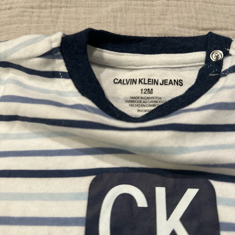 Calvin Klein - Picture 2 of 2